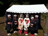 <figcaption>5月10日の茶会を担当した高雄女さんと舞妓さんです。</figcaption>