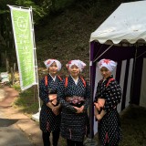 <figcaption>三尾茶旅の2日女担当の高雄女さん。</figcaption>